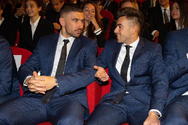 El Shaarawy strappa un sorriso a Kolarov ©LaPresse