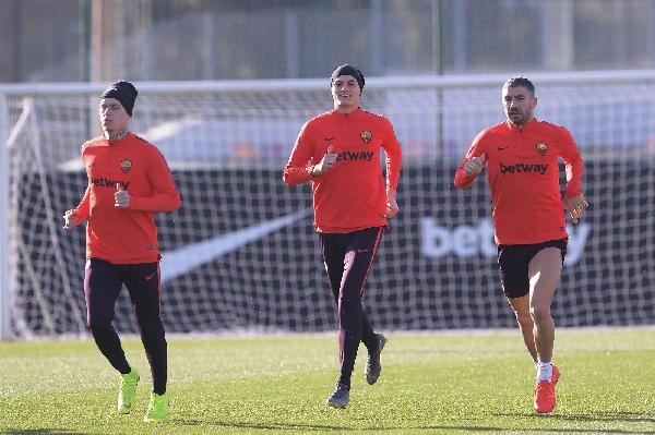 FOTO - Trigoria: Schick corre con Dzeko e Kolarov, DiFra in pressing su Nzonzi ©LaPresse