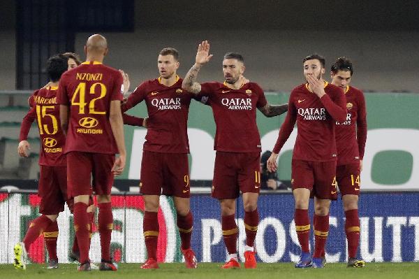 I compagni esultano con Kolarov ©LaPresse