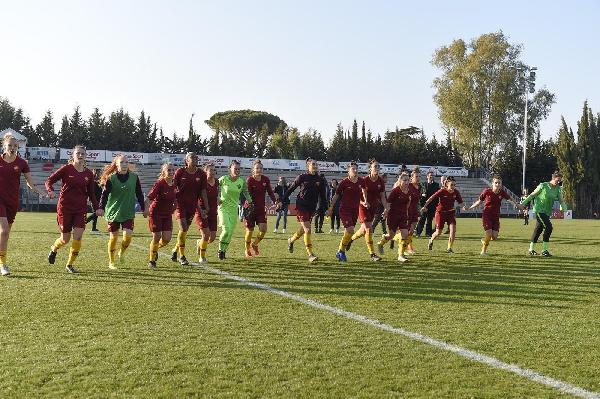 La squadra esulta sotto i tifosi ©LaPresse