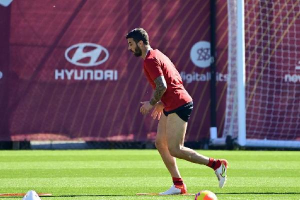 Corre anche Spinazzola, che lavora individualmente (As Roma via Getty Images)