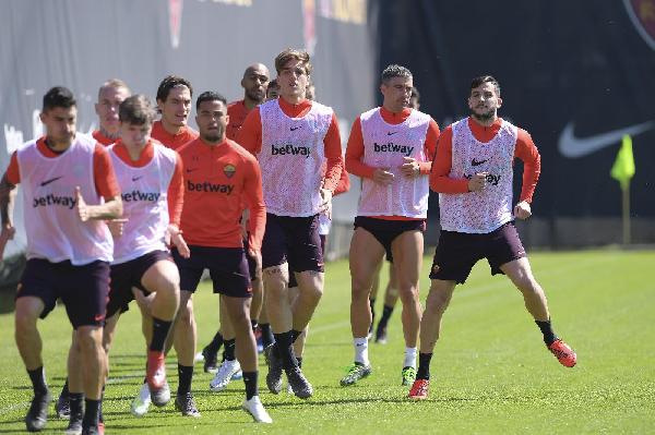 La squadra si esercita in gruppo ©LaPresse