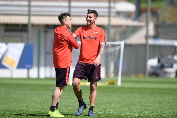 Pellegrini scherza con El Shaarawy ©LaPresse