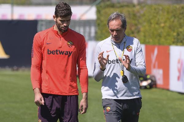 Fazio a colloquio con lo staff ©LaPresse