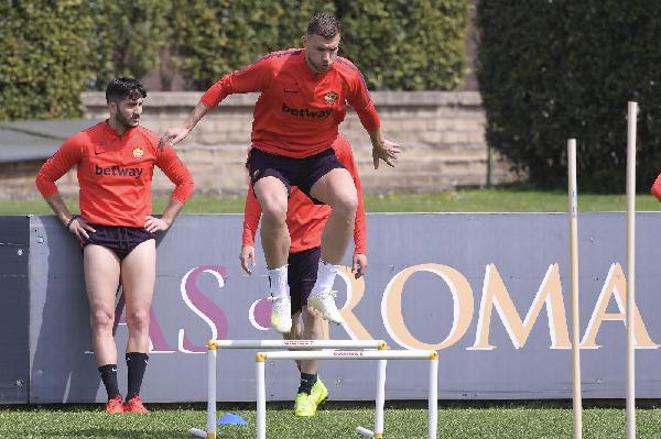 Dzeko spinge in allenamento ©LaPresse