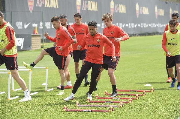 Esercizi di gruppo ©LaPresse