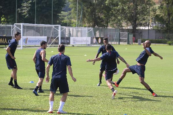Giocatori in azione per un torello ©LaPresse