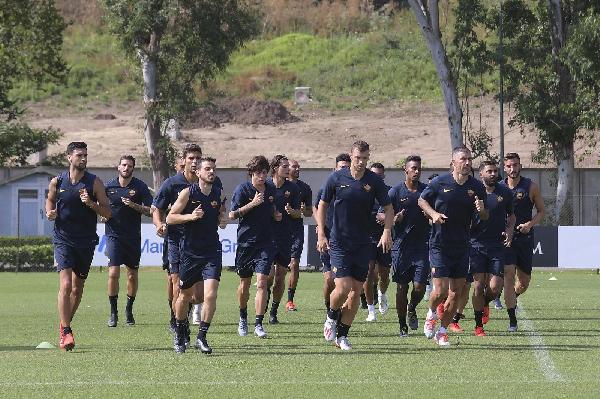 Il gruppo durante il giro di campo ©LaPresse