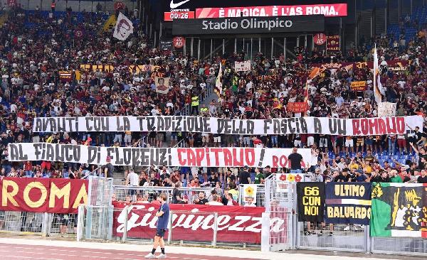 Lo striscione della Curva Sud per Florenzi ©LaPresse