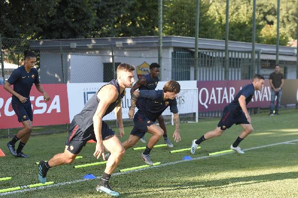FOTO - Tra lavoro e sorrisi la Roma corre verso il Sassuolo ©LaPresse