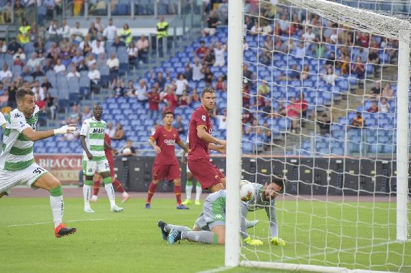 FOTO - La Roma ne fa quattro: le esultanze di Cristante, Dzeko, Mkhitaryan e Kluivert ©LaPresse