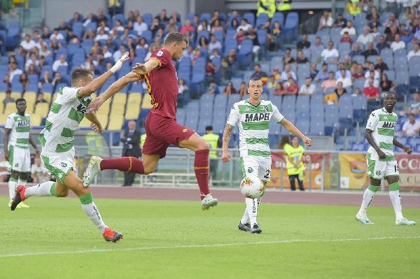 FOTO - La Roma ne fa quattro: le esultanze di Cristante, Dzeko, Mkhitaryan e Kluivert ©LaPresse