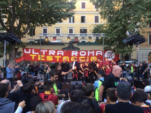 FOTO - L'inizio della festa al Roma Club Testaccio 