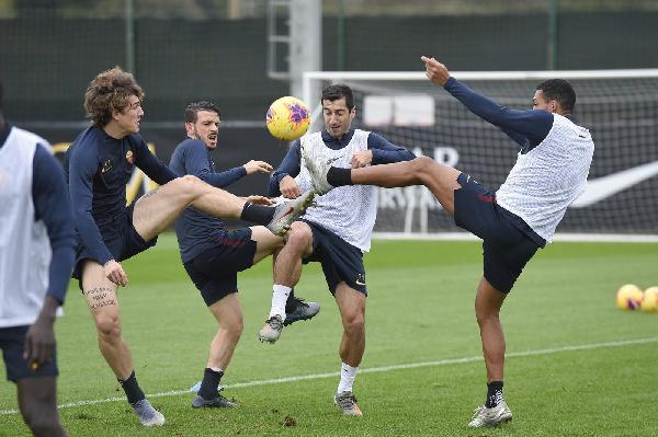 FOTO - Trigoria, Florenzi carica la squadra in vista di Inter-Roma ©LaPresse