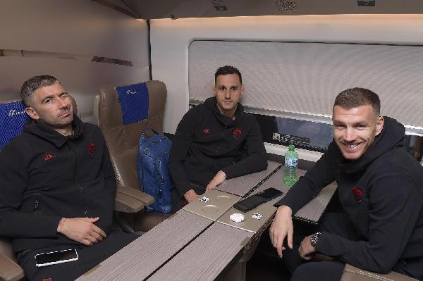 Clima disteso al tavolo di Kolarov, Kalinic e Dzeko ©LaPresse