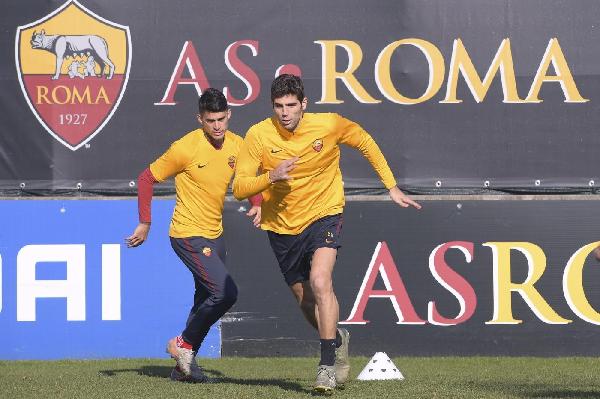 FOTO - La Roma corre verso la Juventus sotto gli occhi di Fienga e Petrachi ©LaPresse