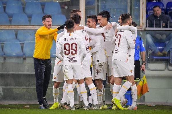 L'esultanza di squadra dopo il terzo gol