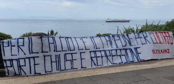 Striscione ultras Taranto
