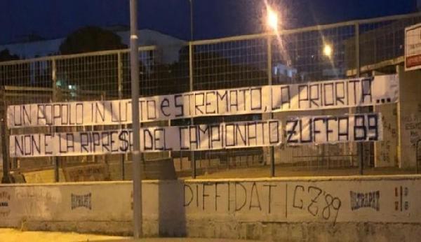 Striscione ultras Taranto