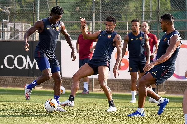 Diawara e Peres a contrasto ©LaPresse