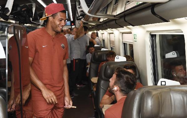 Juan Jesus scherza con Cristante ©LaPresse