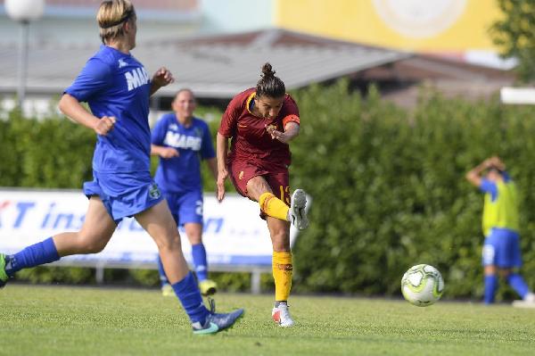 Capitan Bartoli calcia da fuori ©LaPresse