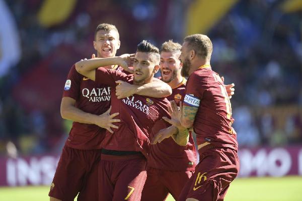 FOTO - Roma-Lazio 3-1, le migliori foto del derby vinto: dal tacco di Pellegrini all'esultanza di Kolarov 