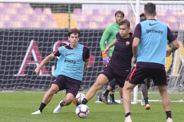 FOTO - La grinta di Pellegrini e le indicazioni di Di Francesco: la gallery da Trigoria ©LaPresse