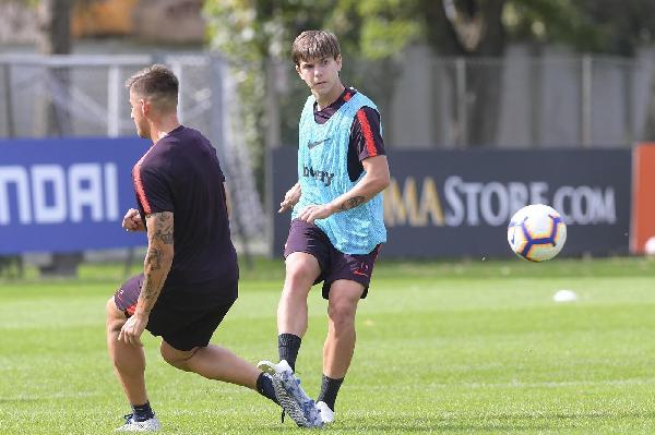 FOTO - La grinta di Pellegrini e le indicazioni di Di Francesco: la gallery da Trigoria ©LaPresse