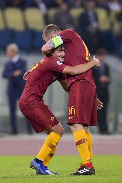 Ünder bacia la maglia, De Rossi se lo abbraccia: le migliori foto di Roma-CSKA 