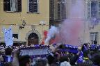 FOTO & VIDEO - Santa Croce si tinge di viola: il racconto dell'ultimo saluto a Davide Astori