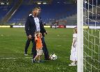 FOTO - Pallotta si improvvisa calciatore e gioca con i figli di Balzaretti