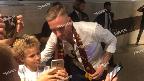 VIDEO - Olsen a Ciampino: cori e selfie con i tifosi. Malcom, volo annullato