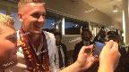 VIDEO - Olsen a Ciampino: cori e selfie con i tifosi. Malcom, volo annullato
