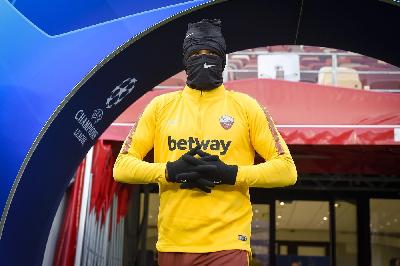 FOTO - La rifinitura della Roma nel gelo dello stadio Luzhniki FOTO - La rifinitura della Roma nel gelo dello stadio Luzhniki