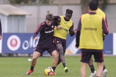FOTO - Tra palestra e campo: la Roma pensa alla Sampdoria FOTO - Tra palestra e campo: la Roma pensa alla Sampdoria