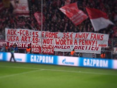 Lo striscione di protesta dei tifosi del Bayern