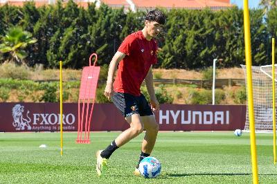 FOTO - Le prime immagini di Shomurodov in allenamento con la Roma FOTO - Le prime immagini di Shomurodov in allenamento con la Roma