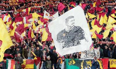 La Curva giallorossa durante Roma-Real
