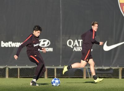 FOTO - Due giorni alla sfida con il Viktoria Plzen. La Roma lavora in ritiro FOTO - Due giorni alla sfida con il Viktoria Plzen. La Roma lavora in ritiro