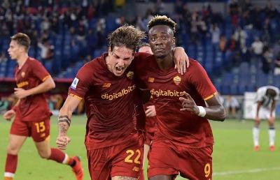 GALLERY - Il gol di tacco di Abraham in Roma-Udinese GALLERY - Il gol di tacco di Abraham in Roma-Udinese