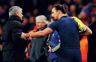 17 febbraio 2015: discussione tra Mourinho e Ibrahimovic al termine di un combattuto Paris Saint Germain-Chelsea di Champions, terminato 1-1 @Getty Images