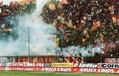 I circa 4.000 tifosi giallorossi a Venezia nella gara del 7 aprile 2002, terminata 2-2