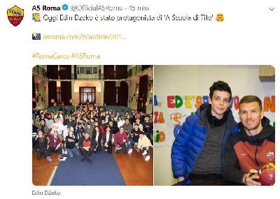 FOTO - Dzeko visita gli alunni dell'Istituto Galilei a Piazza Vittorio FOTO - Dzeko visita gli alunni dell'Istituto Galilei a Piazza Vittorio