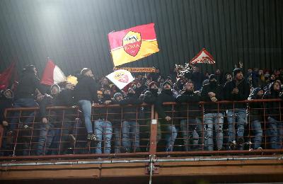 Tifosi della Roma a Marassi nell'ultima trasferta aperta al pubblico, nel gennaio 2020