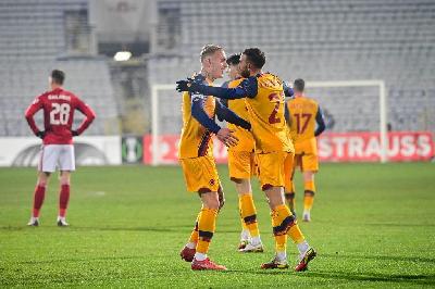 Mayoral e Karsdorp festeggiano il gol del 2-0 (AS Roma via Getty Images)