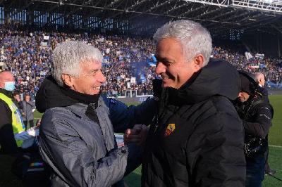 Gasperini e Mourinho prima della vittoria giallorossa per 4-1 a Bergamo (As Roma via Getty Images)