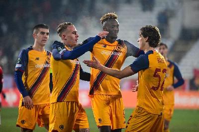 I calciatori della Roma festeggiano il secondo gol al Cska Sofia, in Conference League (AS Roma via Getty Images)