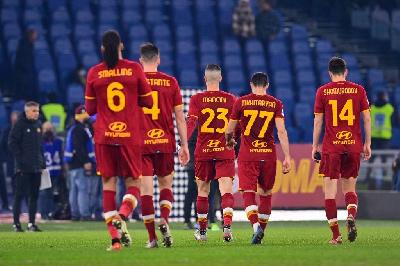 La squadra giallorossa nell'ultima gara del 2021 contro la Samp (AS Roma via Getty Images)