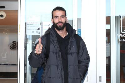 Sergio Oliveira al momento dello sbarco a Ciampino